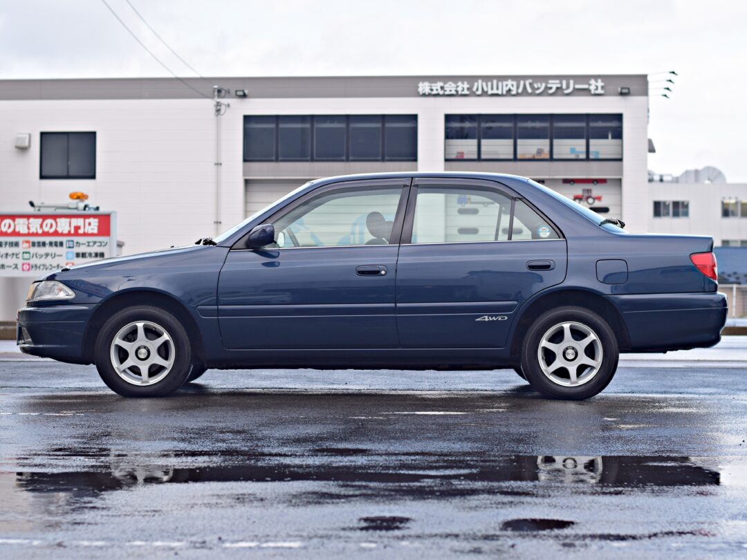 カリーナセダン 4716