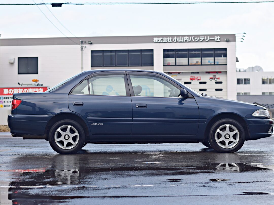 カリーナセダン 4716