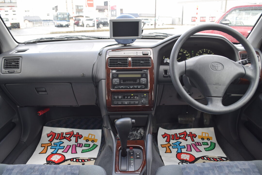 カリーナセダン 4716