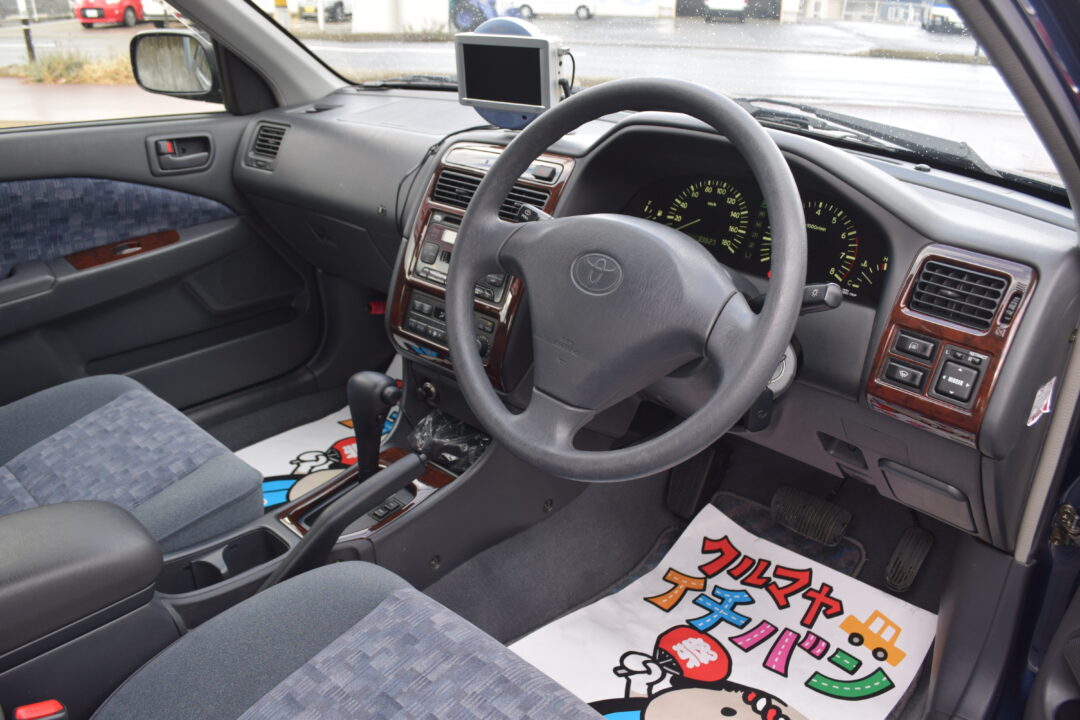 カリーナセダン 4716