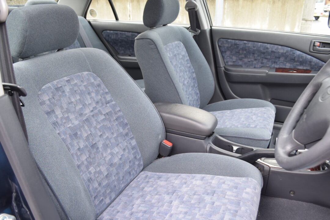 カリーナセダン 4716