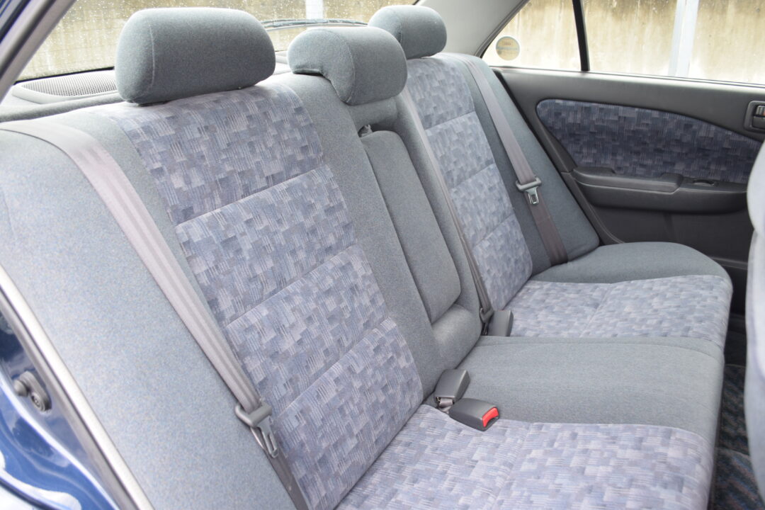 カリーナセダン 4716