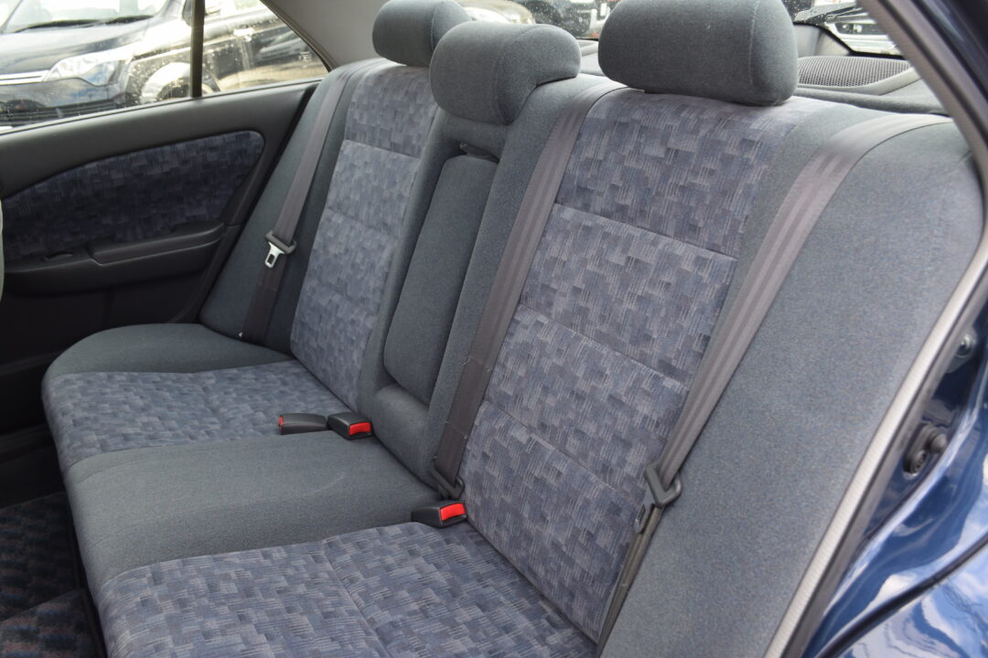 カリーナセダン 4716