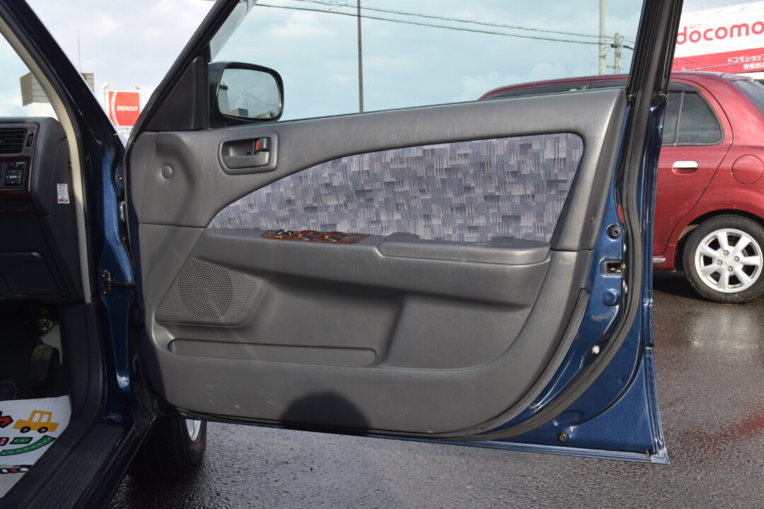 カリーナセダン 4716