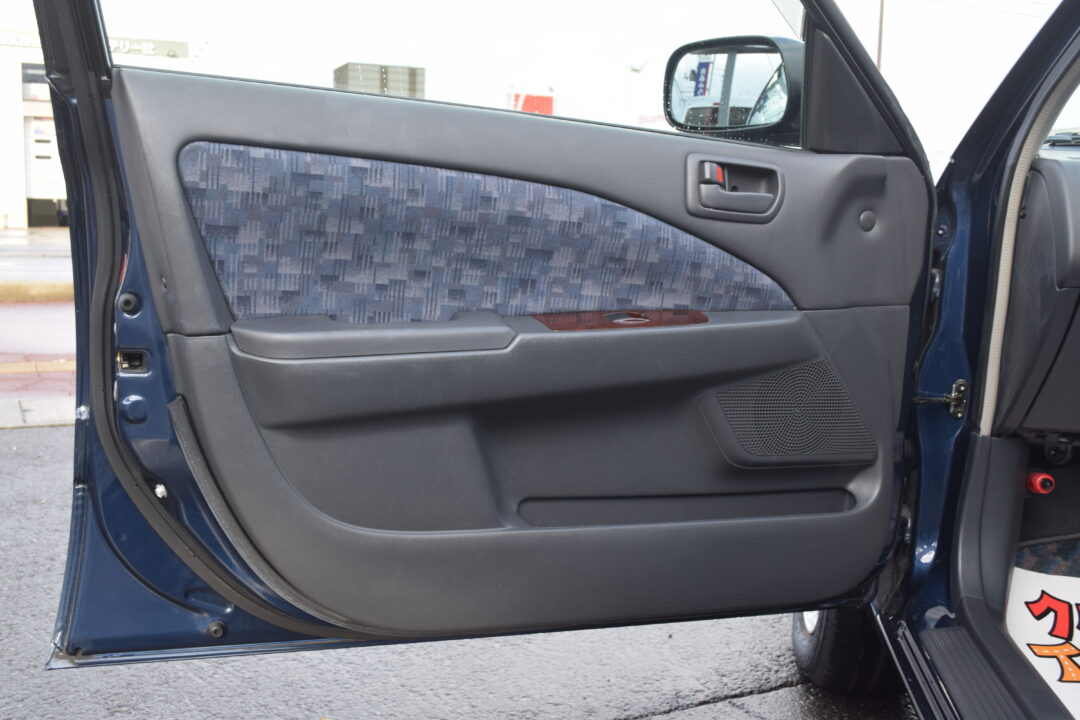 カリーナセダン 4716