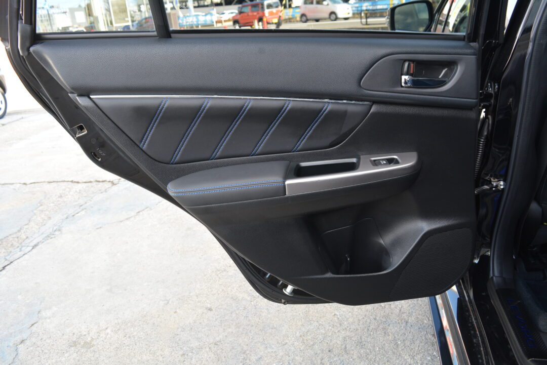 レヴォーグ 8283