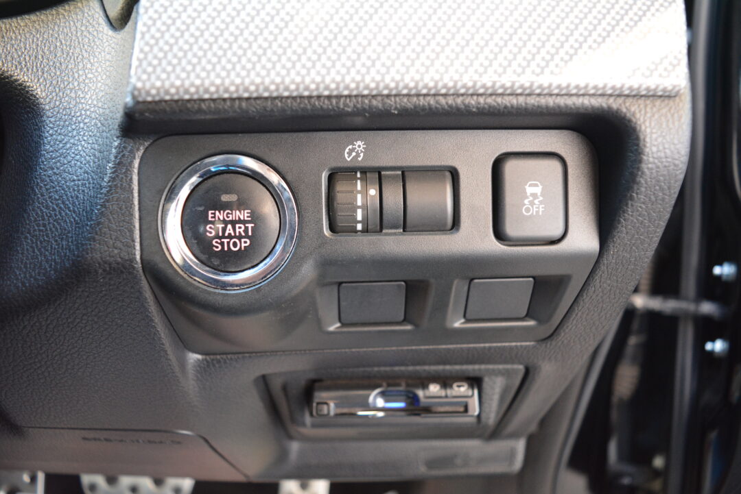 レヴォーグ 8283