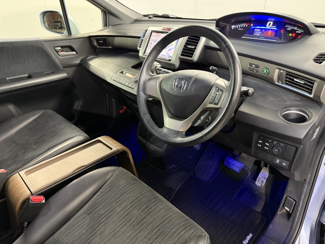 フリードスパイクハイブリッド8672